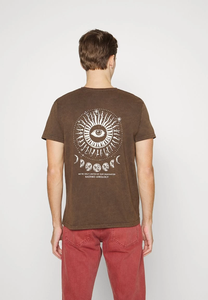 Kaotiko WASHED BRIGHTNESS UNISEX - T-Shirt Print - Brown 7 Kaotiko WASHED BRIGHTNESS UNISEX - T-Shirt Print - Brown – Bild 5