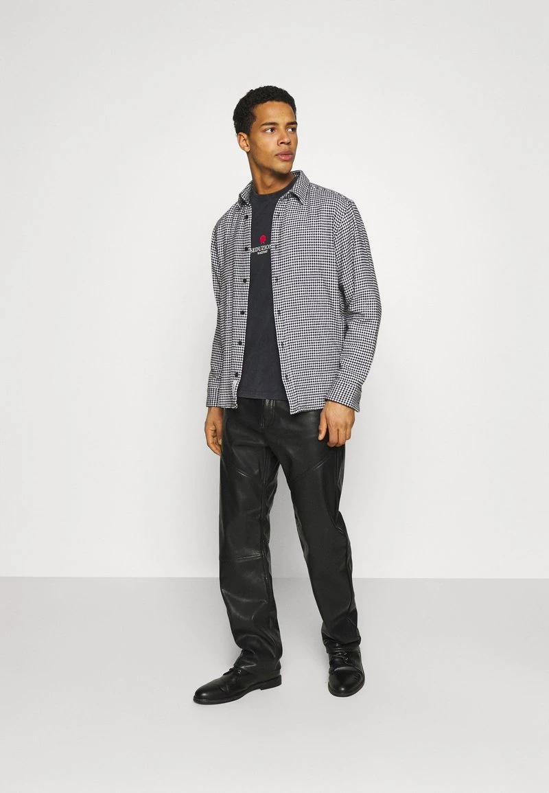 Kaotiko - Unisex WASHED VENUS ROSES - T-Shirt Print - Black Acid Wash 4 Kaotiko - Unisex WASHED VENUS ROSES - T-Shirt Print - Black Acid Wash – Bild 2