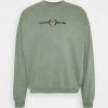 Kaotiko - Herren CREW WASHED BEETLE ARMY - Sweatjacke - Olive -Kaotikoire Magasin 35d5664ac0f344c88a7a6814f0d625a8