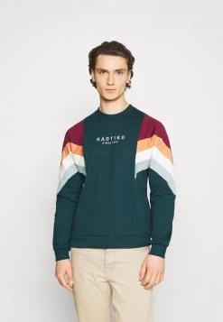 Kaotiko UNISEX CREW SEATTLE - Sweatshirt - Cloud 10 Kaotiko UNISEX CREW SEATTLE - Sweatshirt - Cloud -Kaotikoire Magasin 47a4940a969e475da6a6812ce8e0bf00