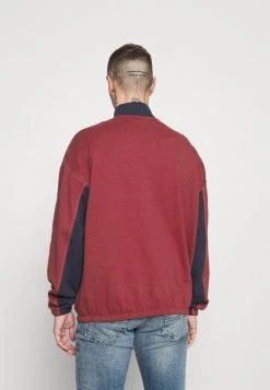 Kaotiko UNISEX CREW ARNOLD - Sweatshirt - Granate 12 Kaotiko UNISEX CREW ARNOLD - Sweatshirt - Granate -Kaotikoire Magasin 922b996c8a114e2aba26cbafbb1dc59a