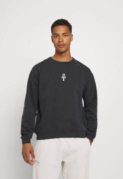Kaotiko - Herren CREW PYRAMID - Sweatshirt - Black Wash -Kaotikoire Magasin c1bb1f68f5884c028e279e6f8377168e