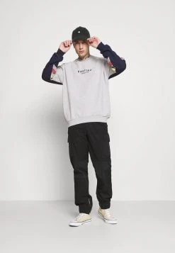 Kaotiko CREW WALKER UNISEX - Sweatshirt - Gris 11 Kaotiko CREW WALKER UNISEX - Sweatshirt - Gris -Kaotikoire Magasin dddb6abc1ec443ffb55b672cca19a6c9